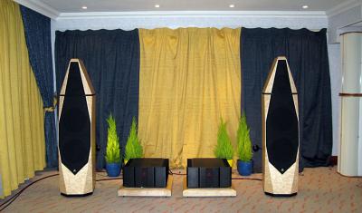 Avalon Isis and Karan Acoustics KA M 1200 - heart and muscle of the Lancaster suite musical experience