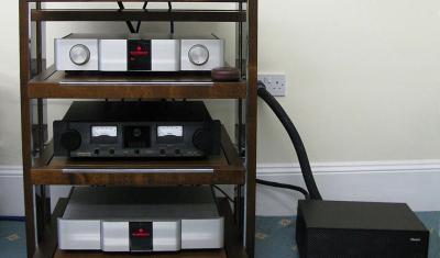 finite elemente HD03MR EDITION in walnut wood finish, Zanden Model 2500S CD Player, Karan Acoustics KA L REF Mk3, Magnum Dynalab MD 07T and Running Springs Audio Dmitri